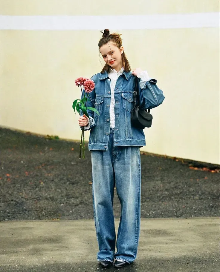 Phong cách denim on denim cá tính cực được ưa chuộng trong phong cách thời trang Retro