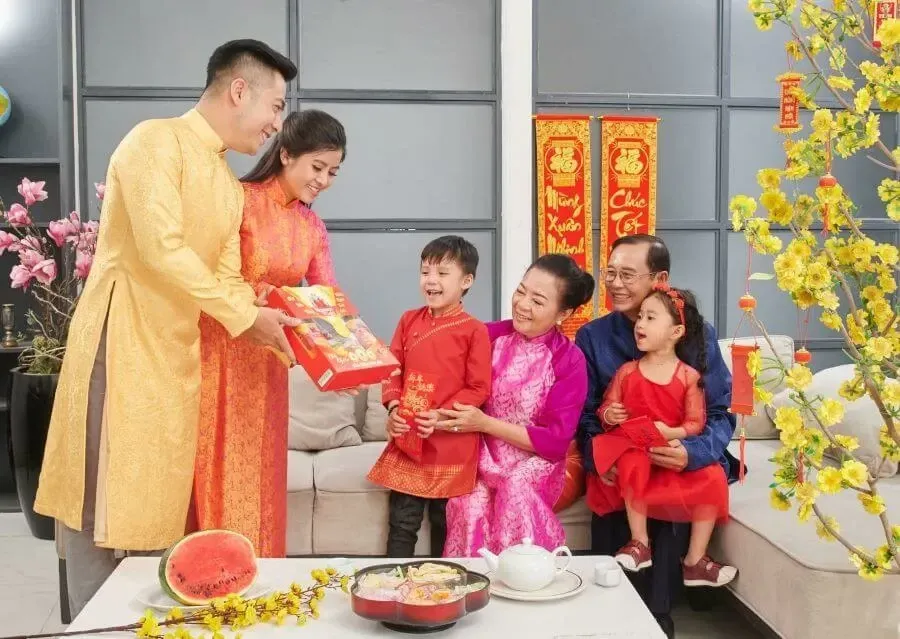 Chúc Tết gia đình ông bà cha mẹ năm mới