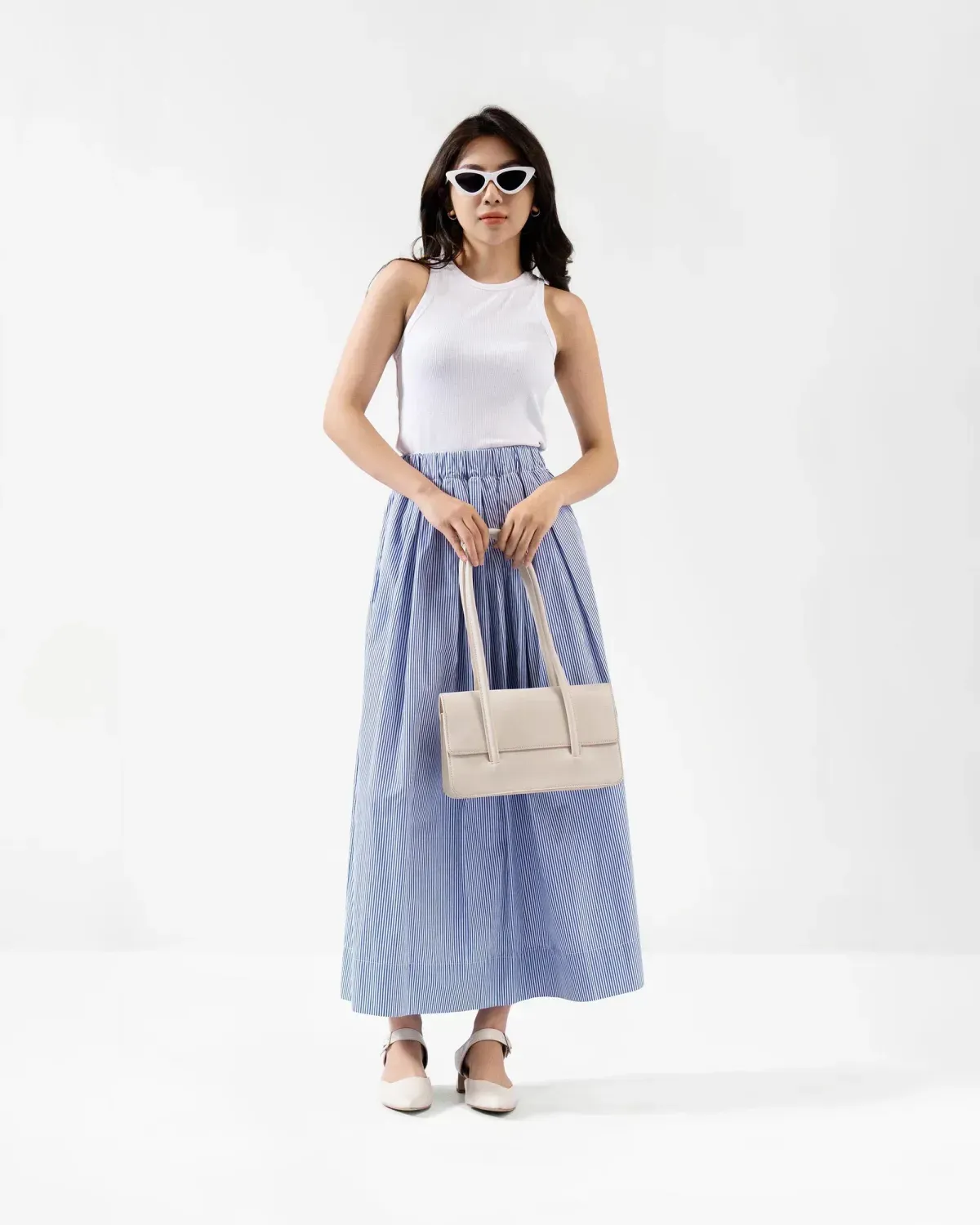 Phối chân váy dài và tanktop với những màu hot trend năm 2024 cho diện mạo cực cuốn hút