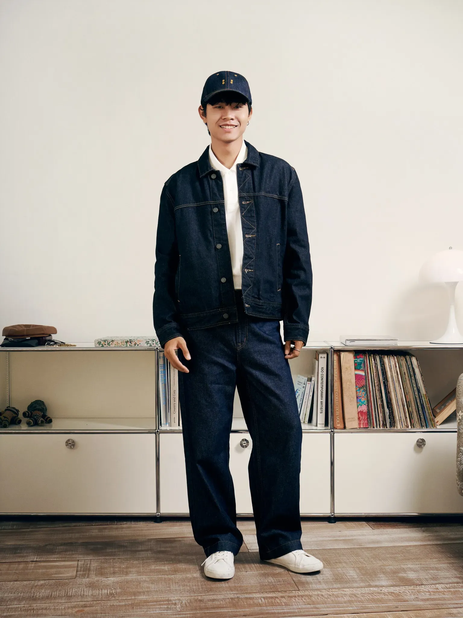 Outfit ton sur ton với áo khoác oversize