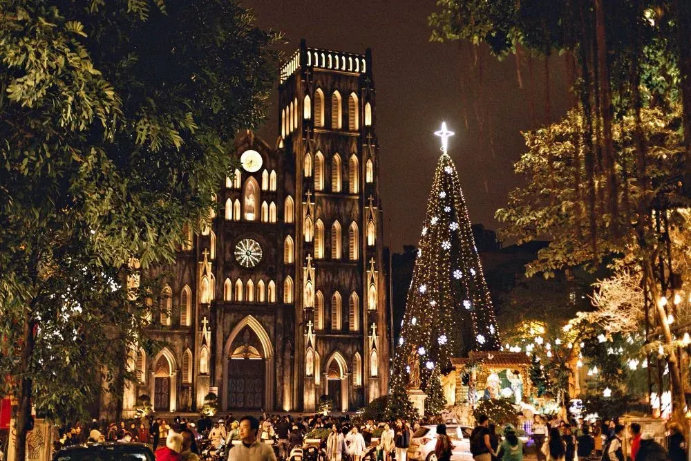 nhà thờ được trang trí đẹp dịp noel
