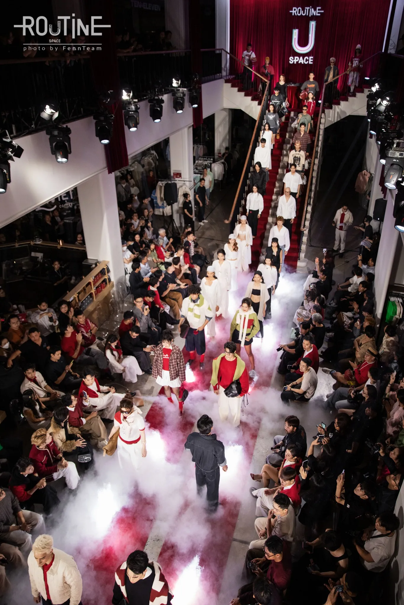 hình ảnh trình diễn fashion show