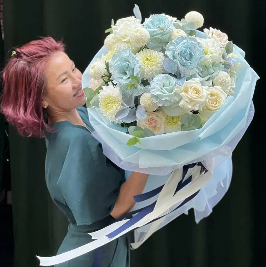 Bó hoa tươi đơn giản nhưng dễ dàng bày tỏ tình cảm