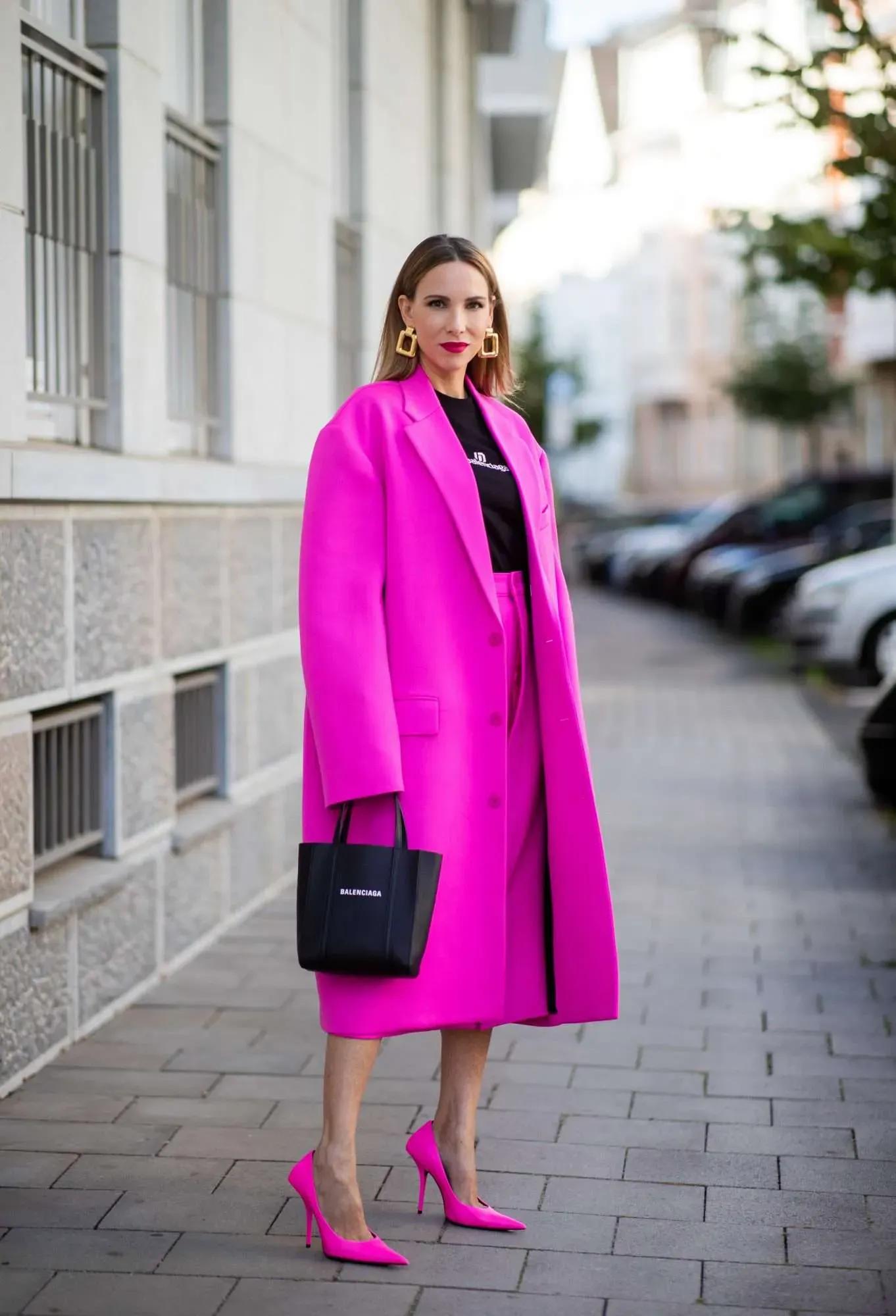 Outfit hồng phối đen cực ấn tượng nàng có thể thử