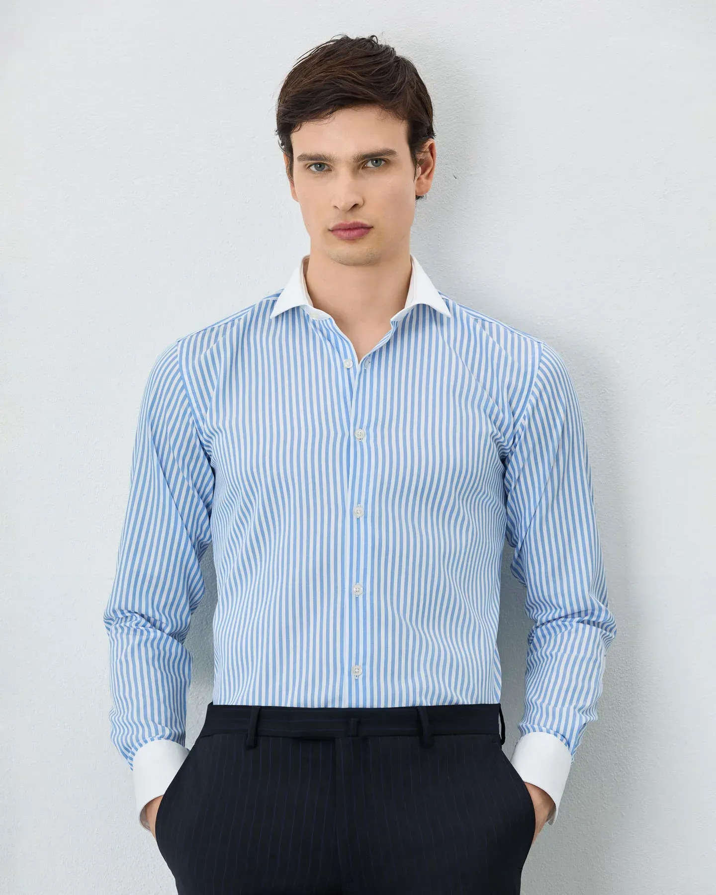 Áo sơ mi form Classic là form áo nguyên thủy đã xuất hiện từ rất lâu
