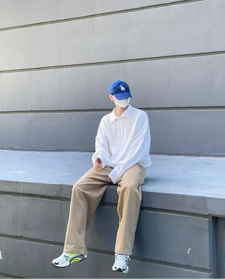 áo oversize cùng quần kaki nam