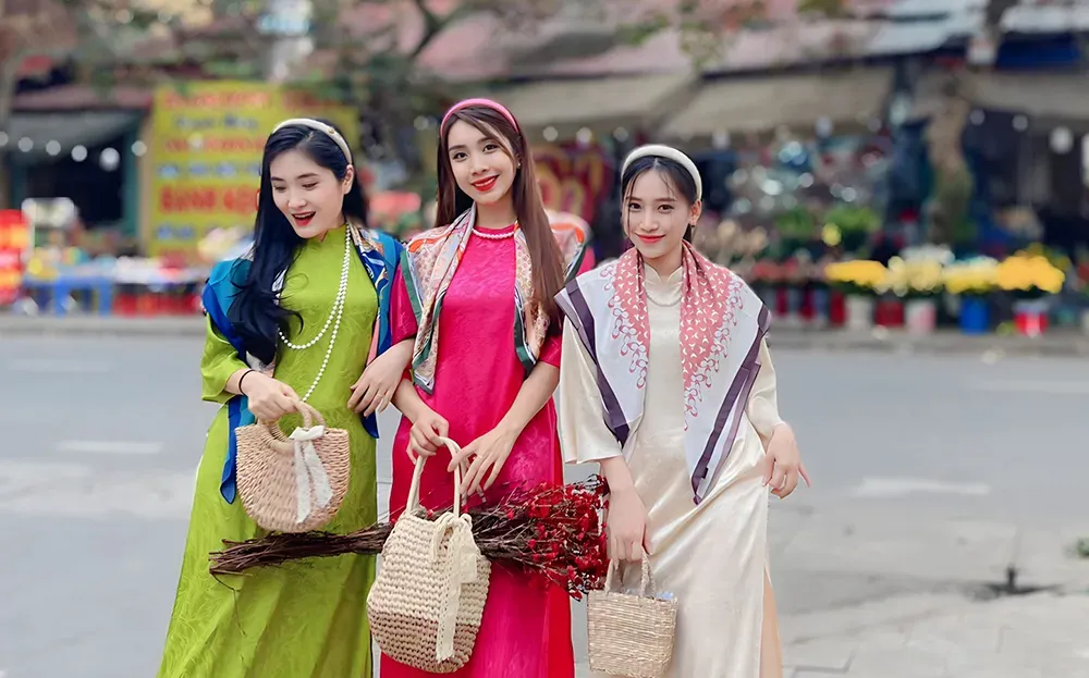 Chụp hình áo dài Tết với nhóm bạn cực xinh