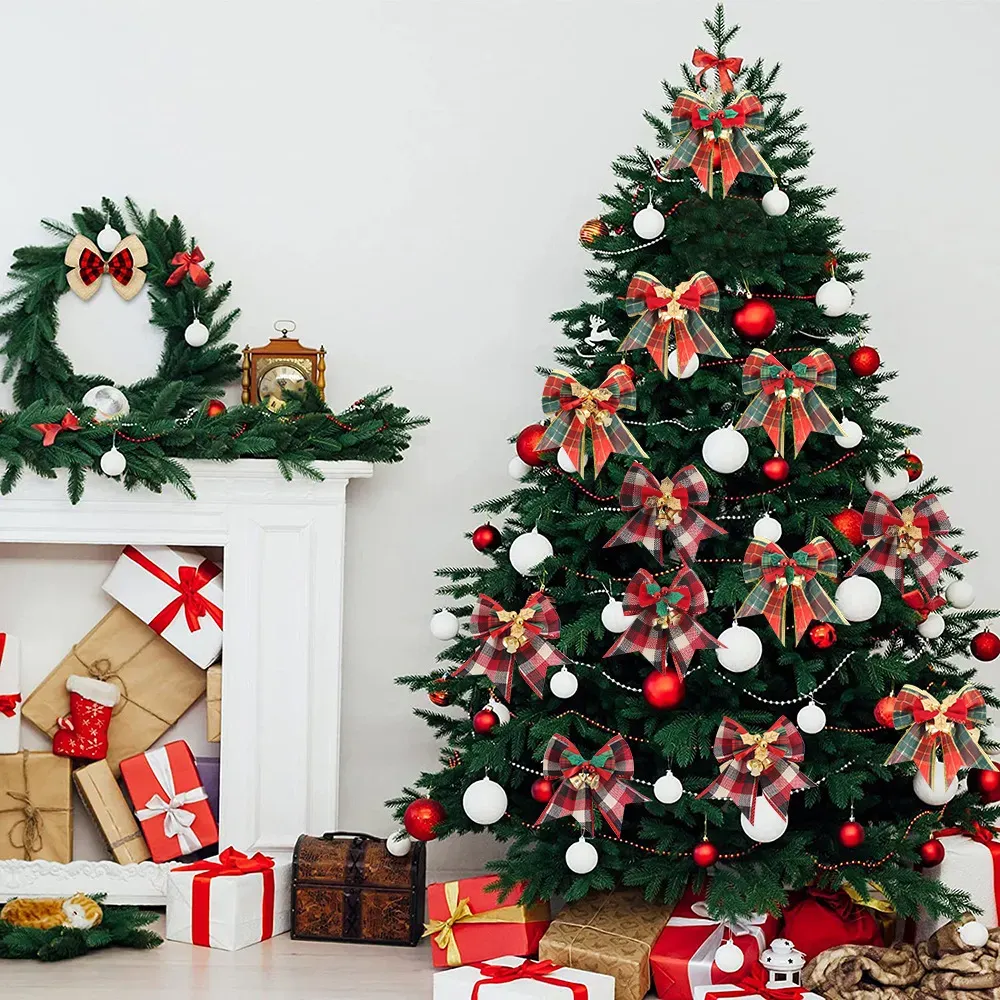 cùng gia đình trang trí cây thông noel