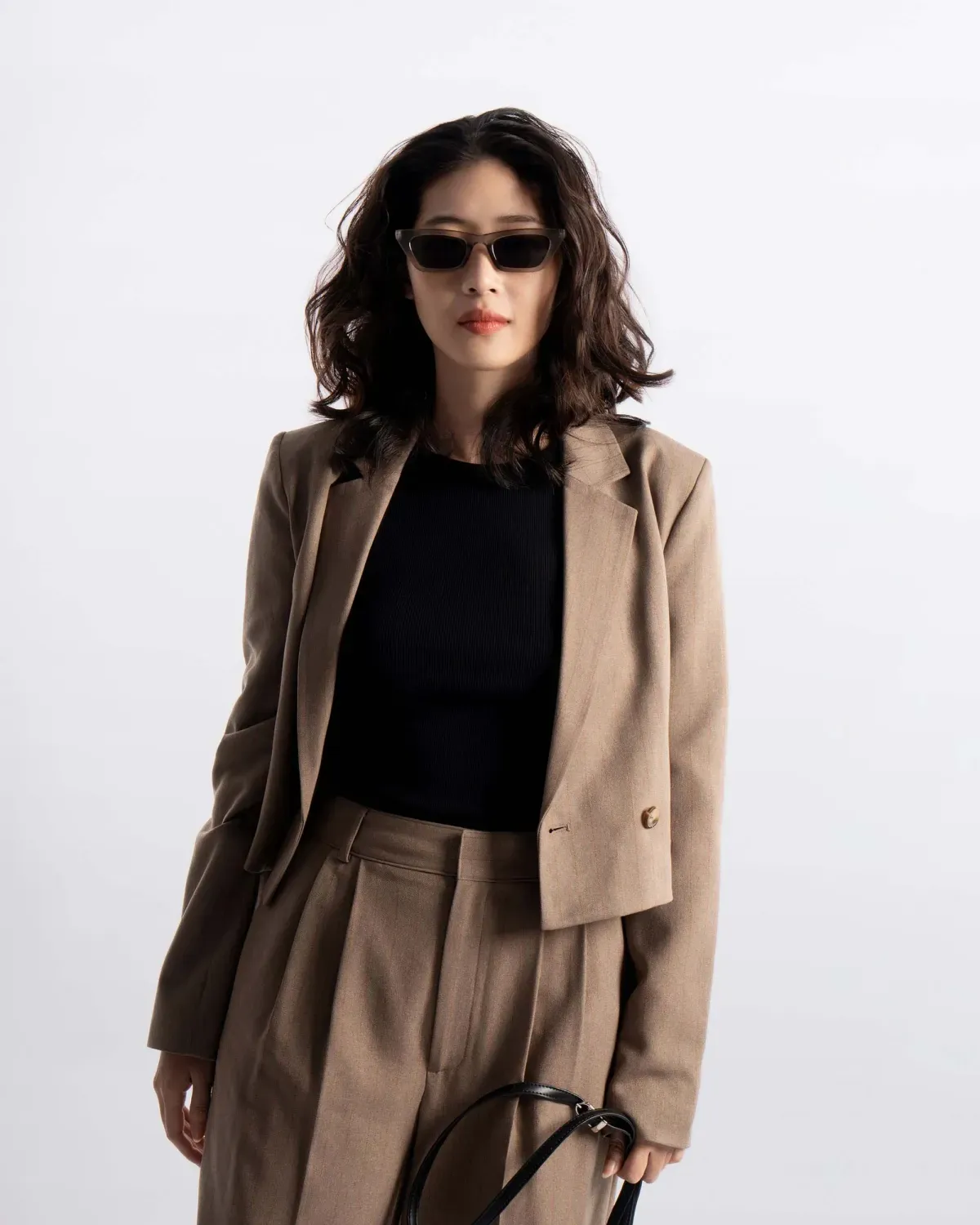 Áo blazer thanh lịch cho quý cô công sở (Nguồn: Routine)