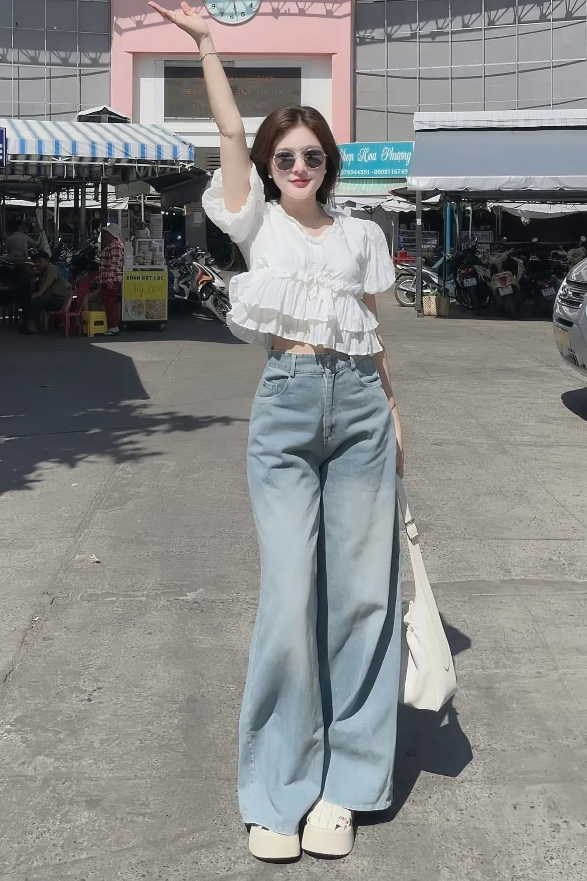 Quần ống suông mix cùng áo croptop cực kỳ tôn dáng