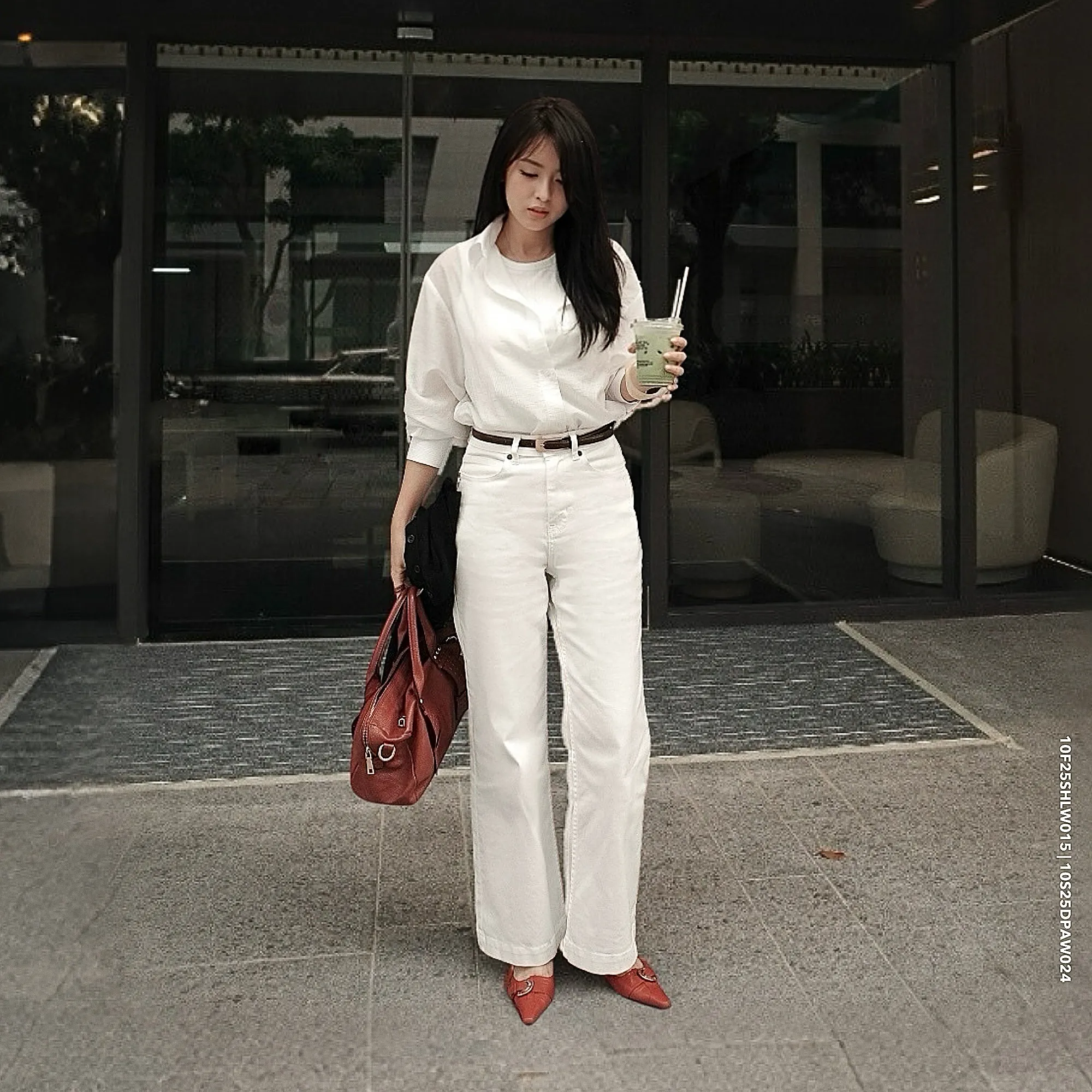 phối đồ với áo sơ mi nữ trắng