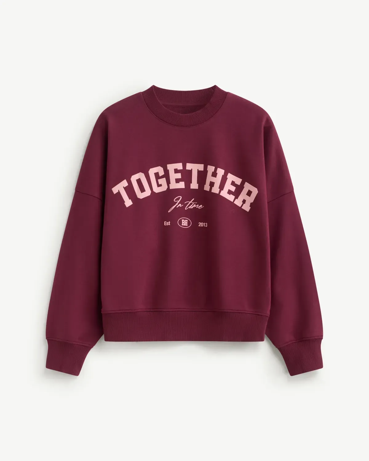 Áo sweatshirt tay dài nữ vải nỉ hình in giúp giữ ấm vào mùa đông (Nguồn: Routine)