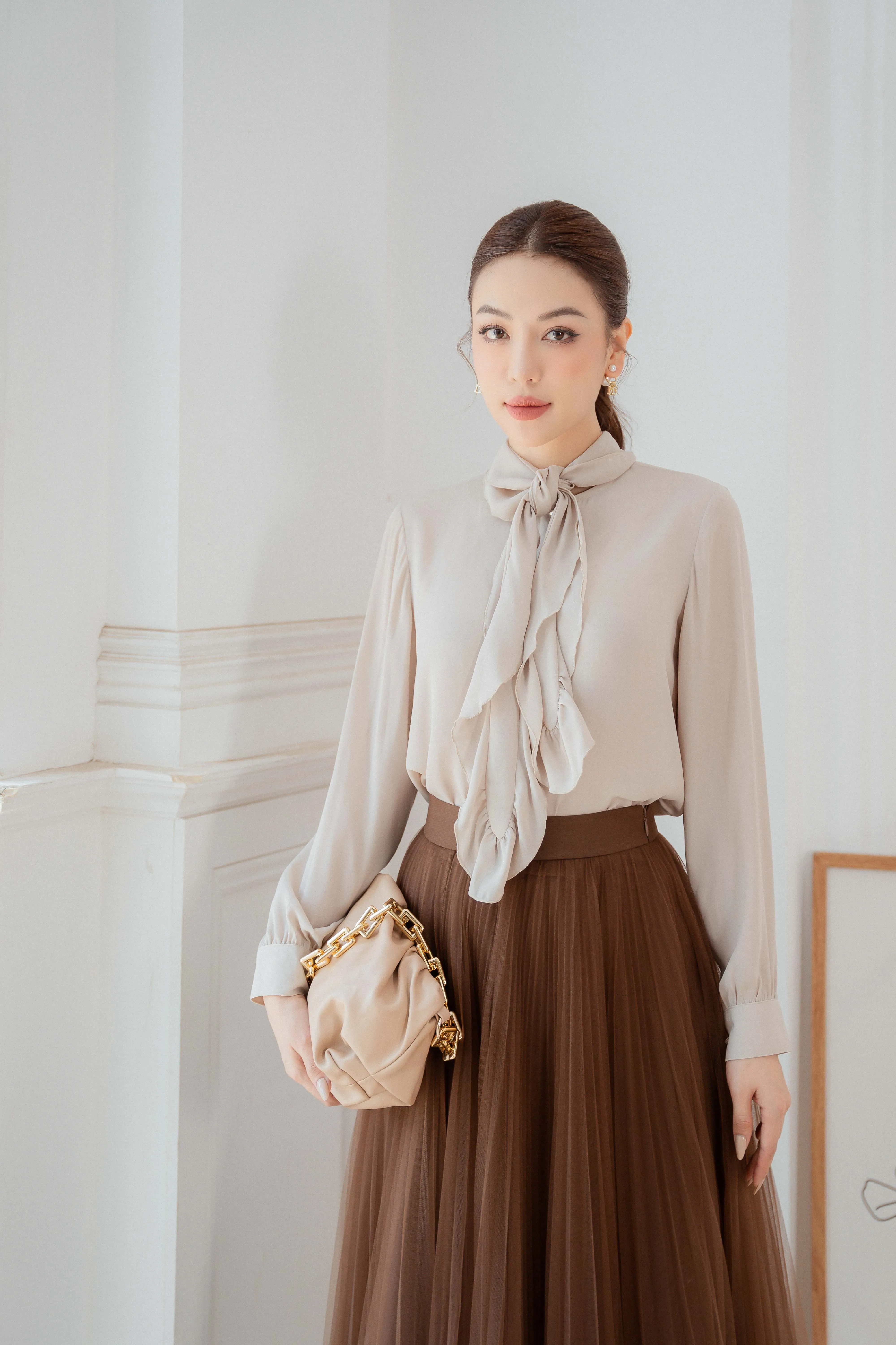 Áo voan dài tay thanh lịch và nhẹ nhàng (Nguồn: Internet)