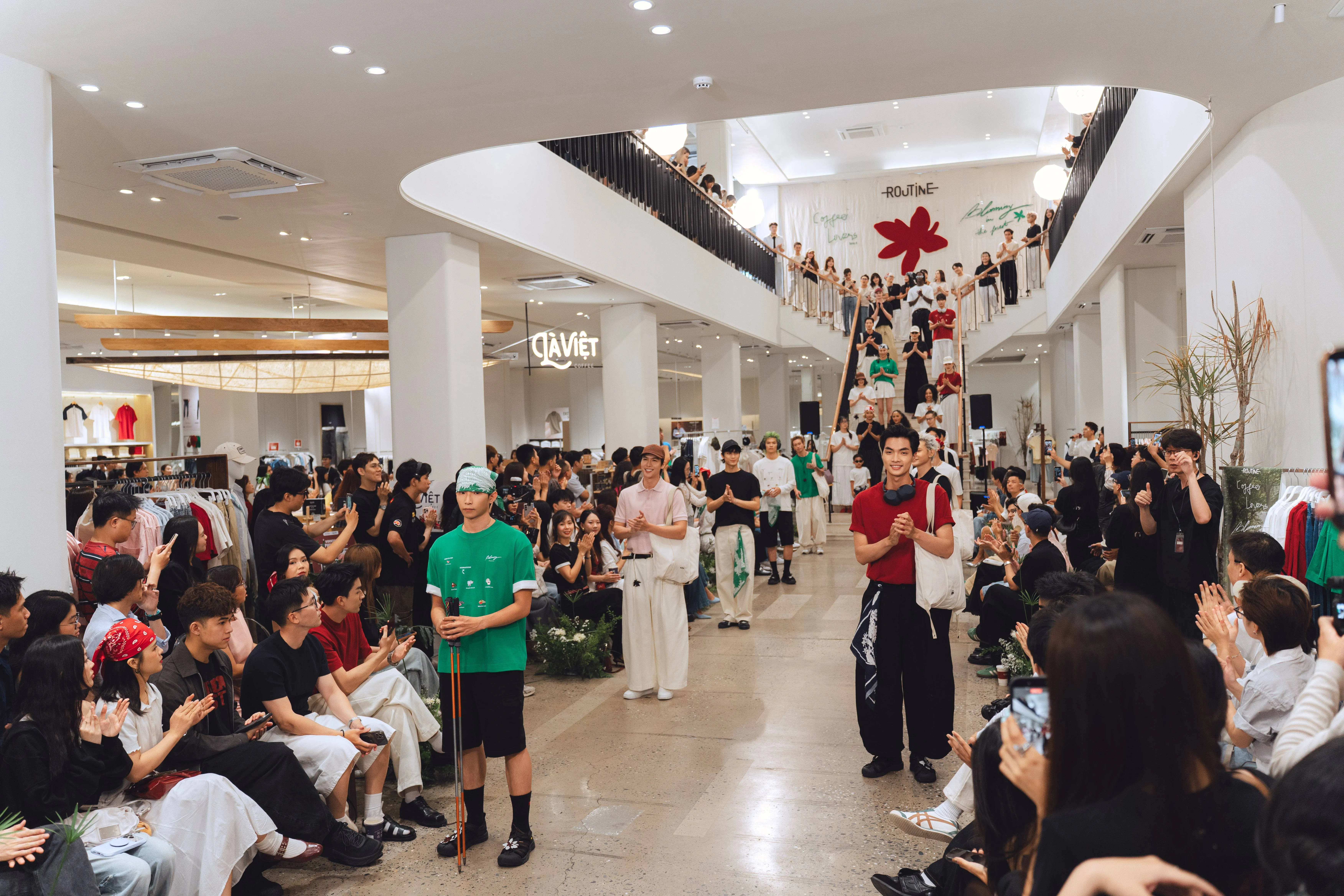 Fashion show và không gian trải nghiệm thu hút giới trẻ