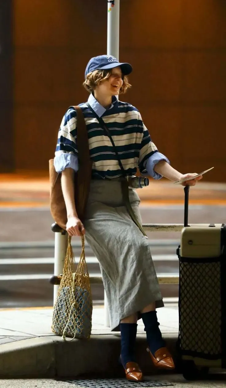 Phong cách layer áo kết hợp với chân váy dài dành cho cô nàng yêu phong cách Retro