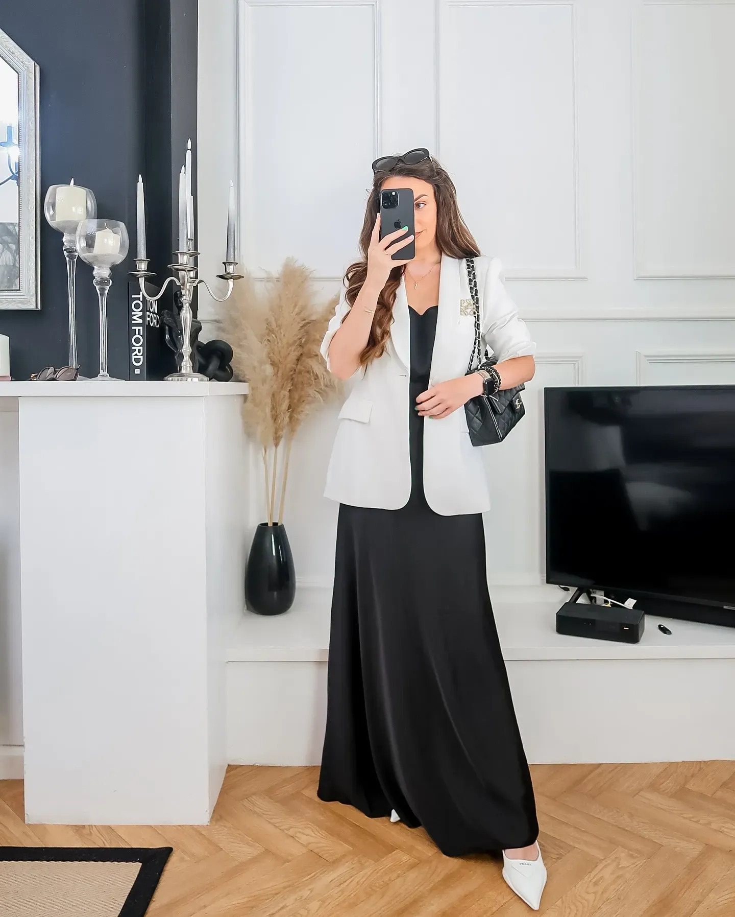 Monochrome 2 màu đen trắng vẫn mang lại nét đẳng cấp