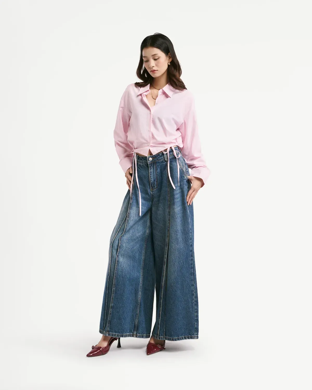 Bạn nên mặc thử trực tiếp để chọn đúng size quần jean
