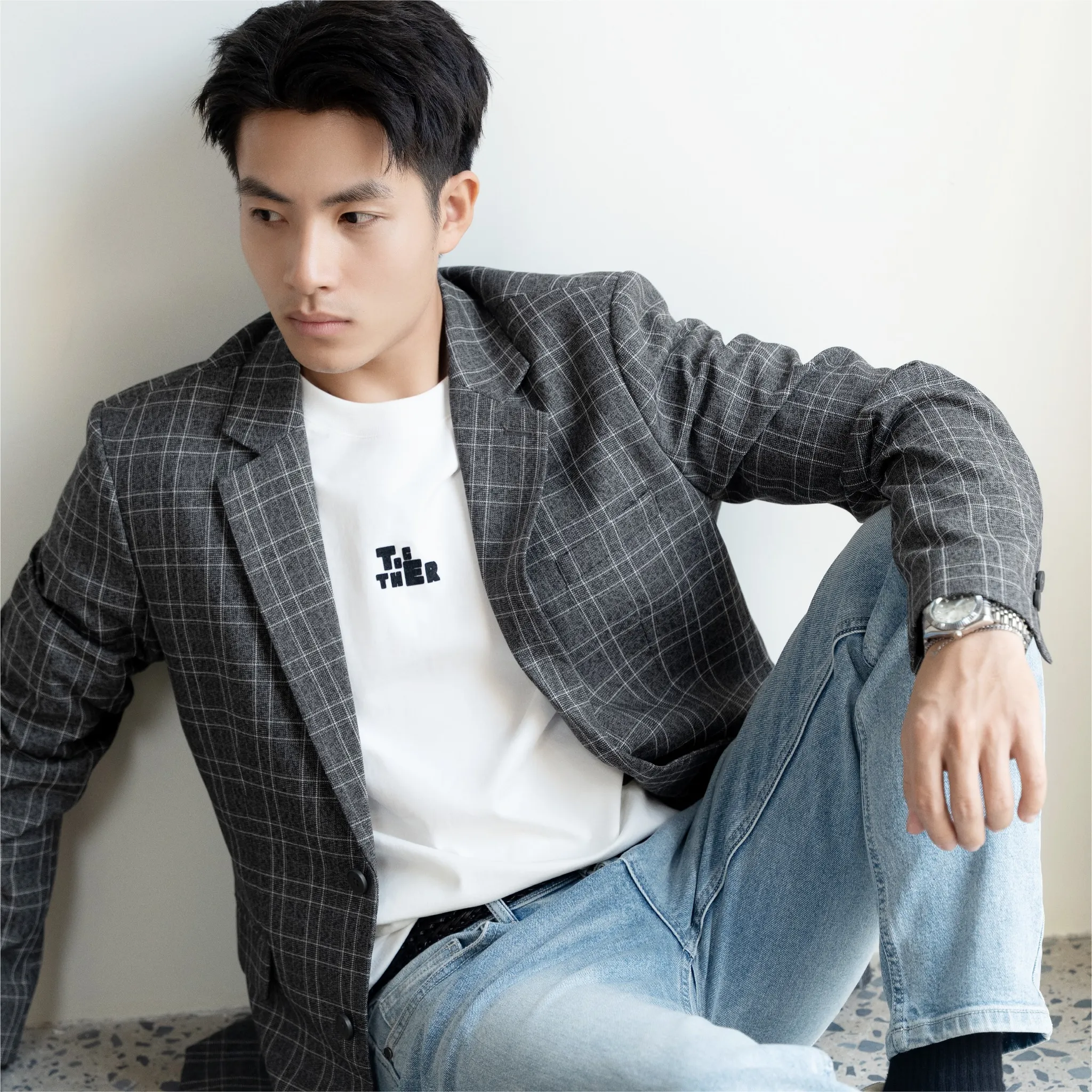 Mẫu áo khoác nam blazer lịch lãm thích hợp cho bạn nam làm công sở