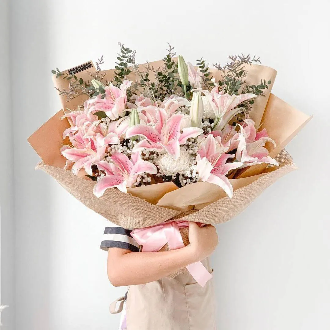 Bó hoa ly rực rỡ tặng mẹ nhân dịp 8/3 ý nghĩa