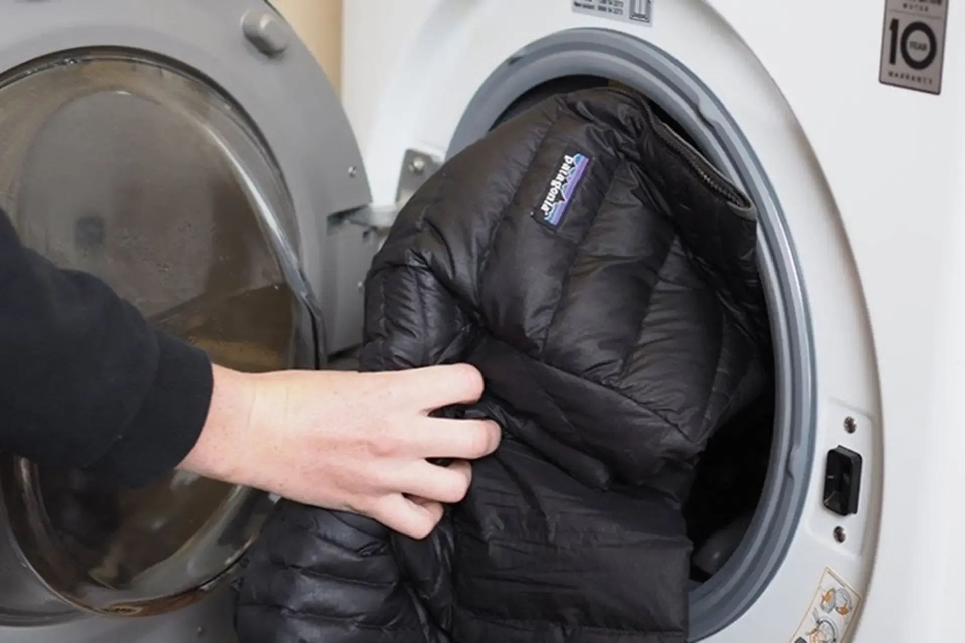 Các bước đơn giản để giặt áo phao trong máy giặt (Nguồn: Internet)