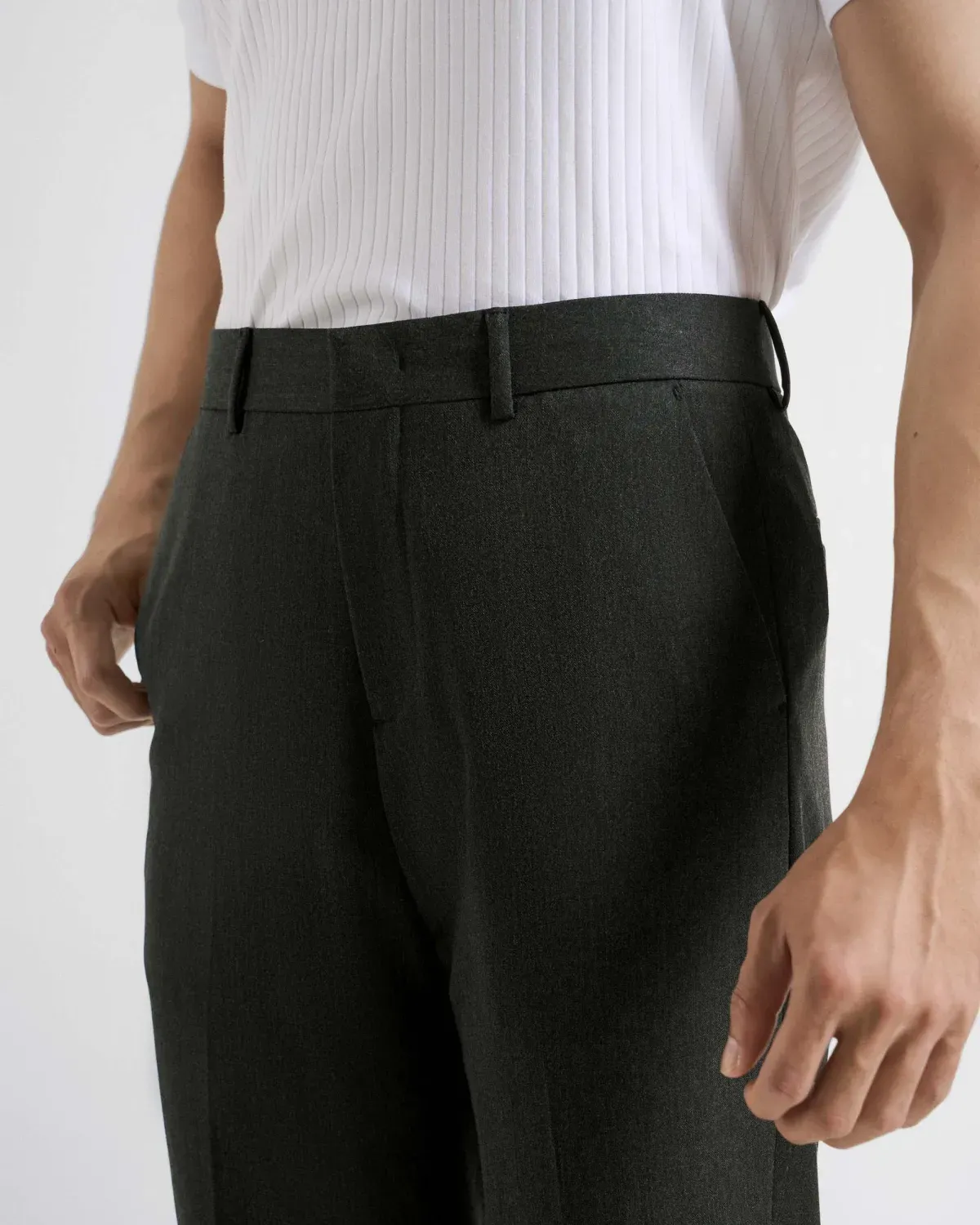 Cân nhắc chọn size quần phù hợp cho nam big size (Nguồn: Routine)