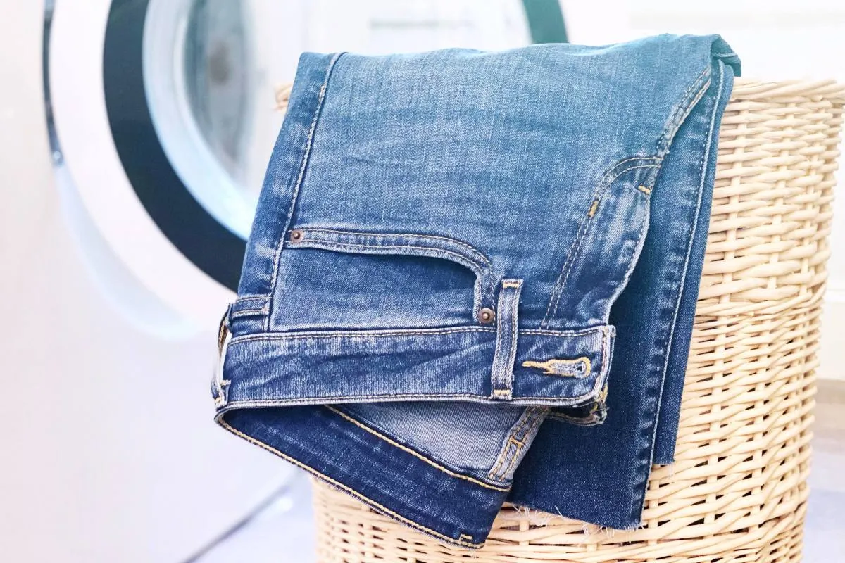 Giặt quần jeans mới mua ở lần đầu tiên rất quan trọng