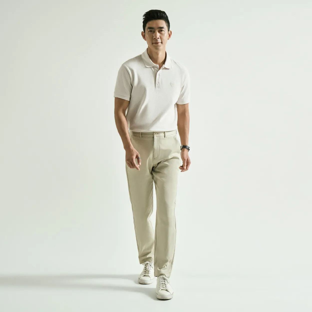 Cách kết hợp quần và áo cùng bảng màu be với sắc thái đậm nhạt khác nhau (Nguồn: Routine)