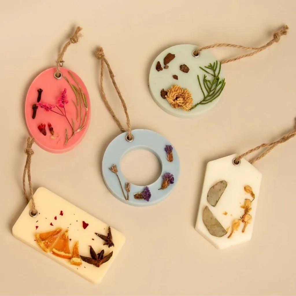 Sáp thơm handmade có thời gian lưu hương lâu và phù hợp để treo trong tủ quần áo