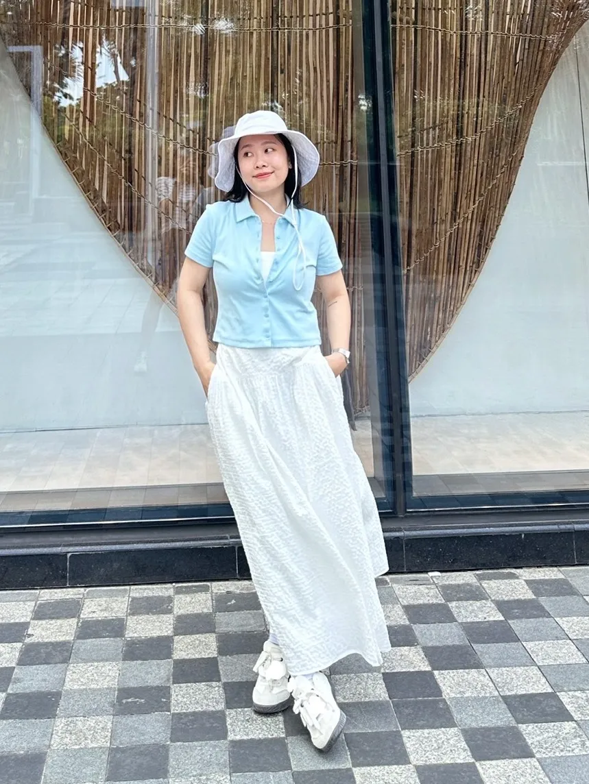 Cách phối áo ống bên trong và áo sơ mi bên ngoài đơn giản (Nguồn: Internet)