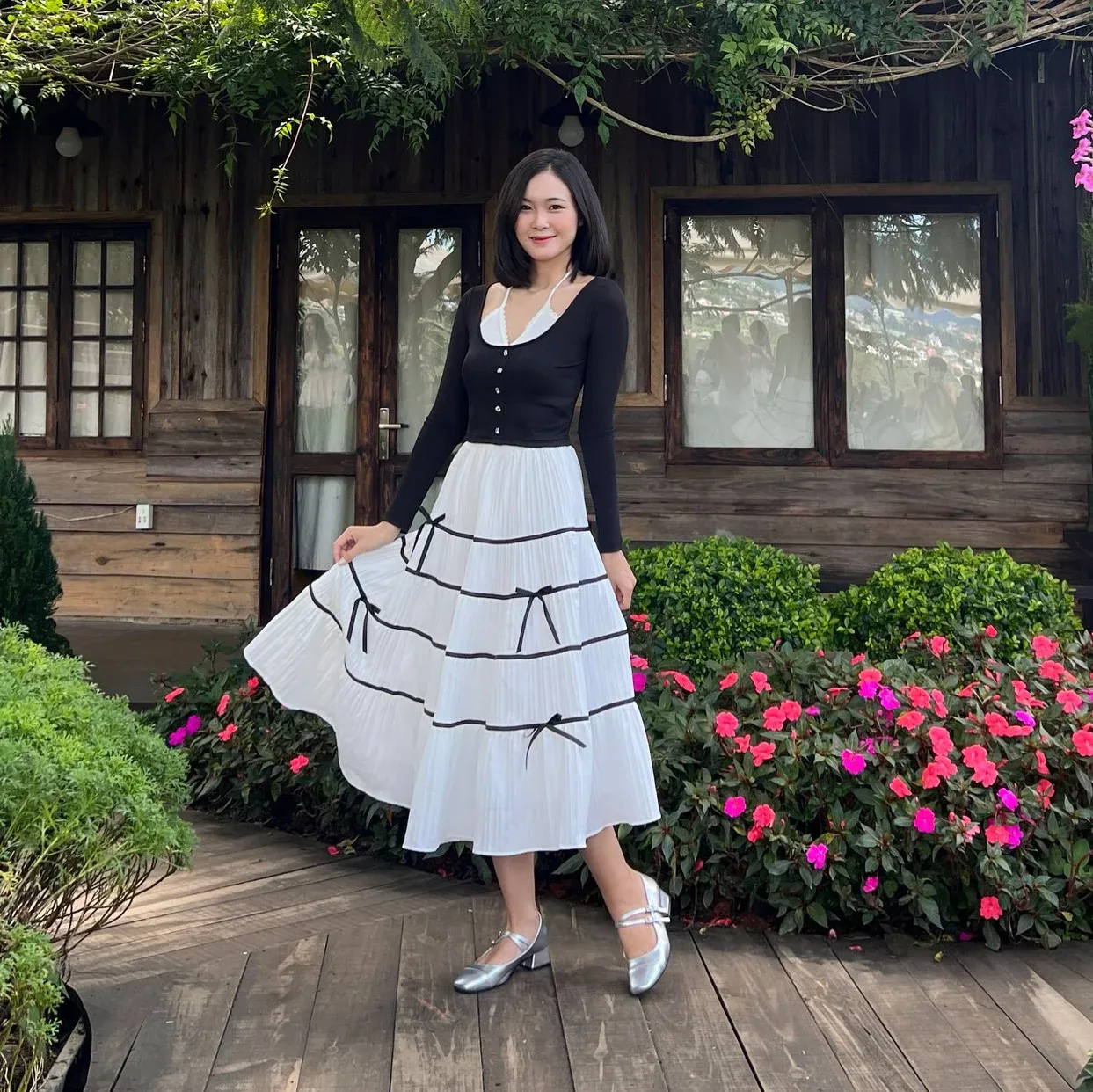 Cách phối giày Lolita và chân váy xòe midi (Nguồn: Internet)