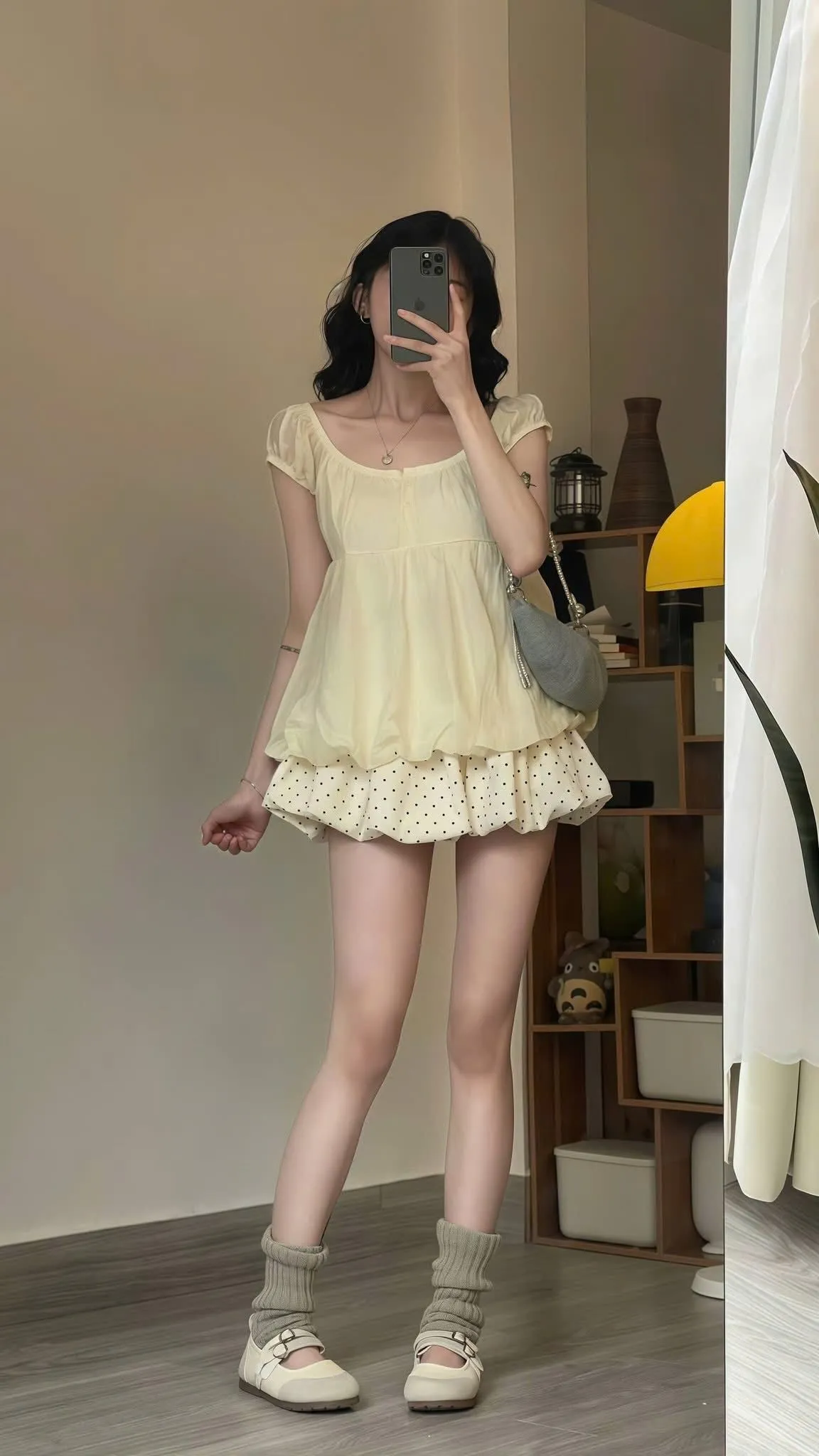 Mix áo kiểu babydoll xinh xắn cùng chân váy chấm bi form bí đáng yêu