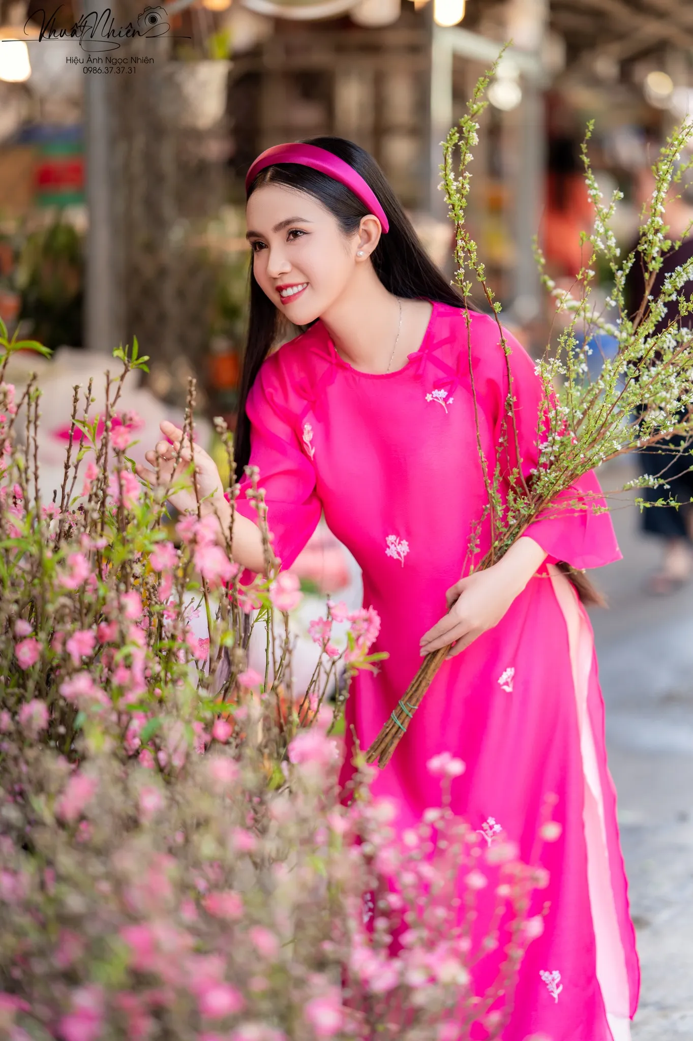 Rực rỡ muôn sắc hoa Tết rất phù hợp để chụp hình tại khu chợ hoa Hồ Thị Kỷ