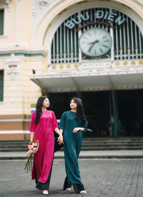 Mang nét châu Âu cổ điển, bưu điện thành phố là khung cảnh rất phù hợp để chụp hình tết ở HCM