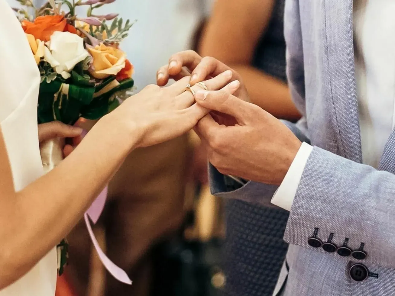 Không nên tổ chức đám cưới