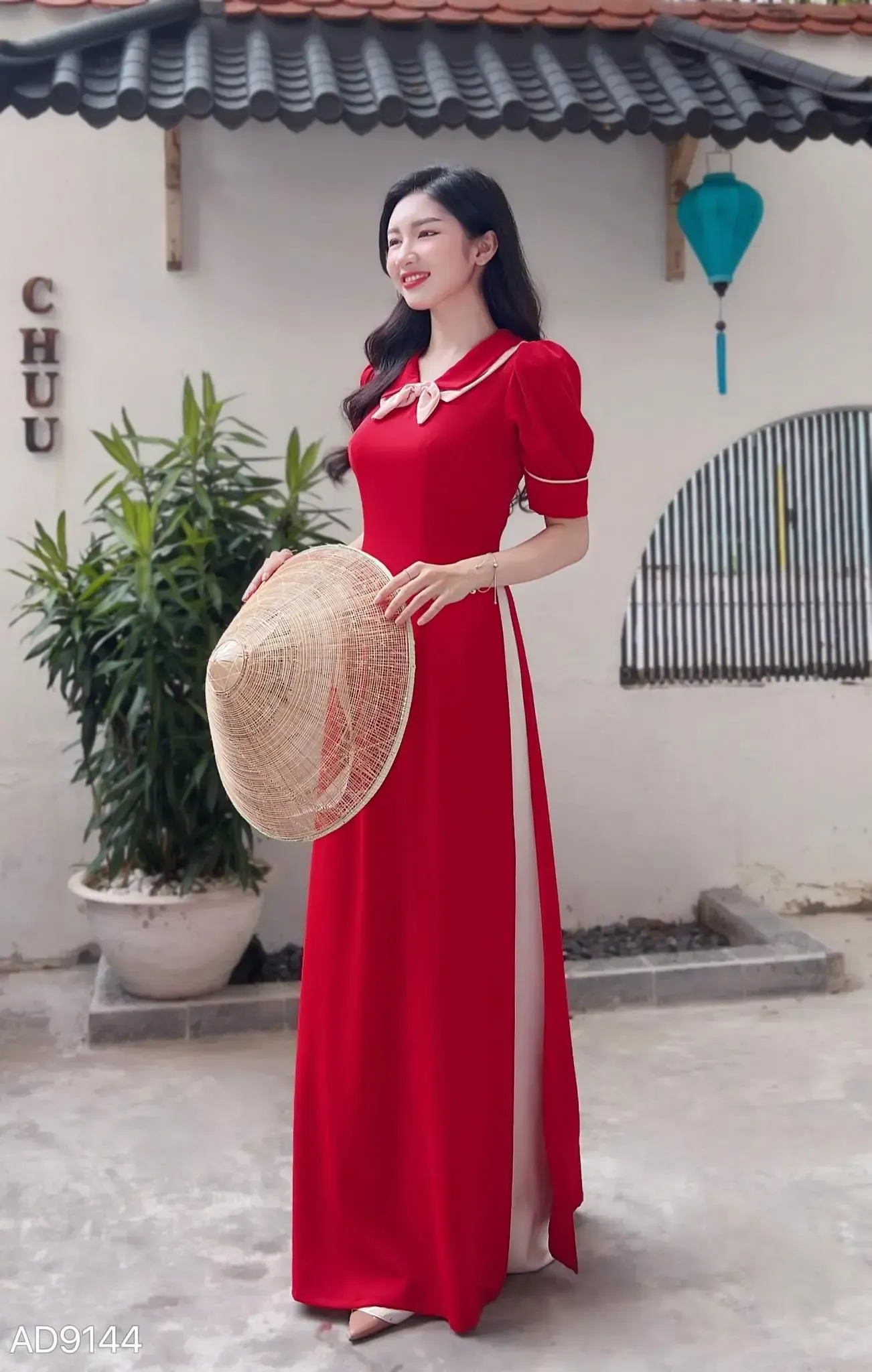 Chụp ảnh áo dài Tết với nón lá thướt tha