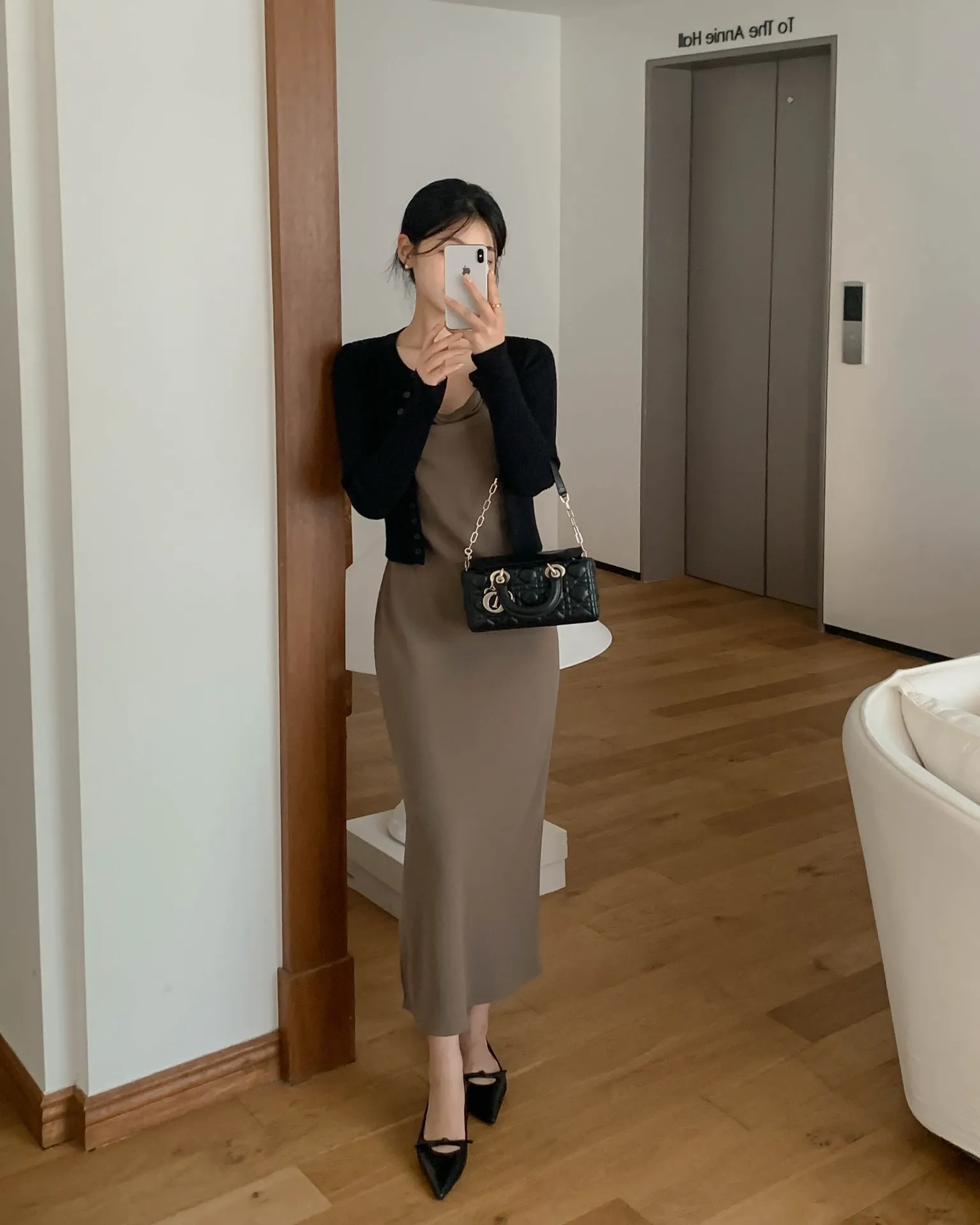 Đầm body 2 dây dáng dài giúp tôn thân hình thon gọn