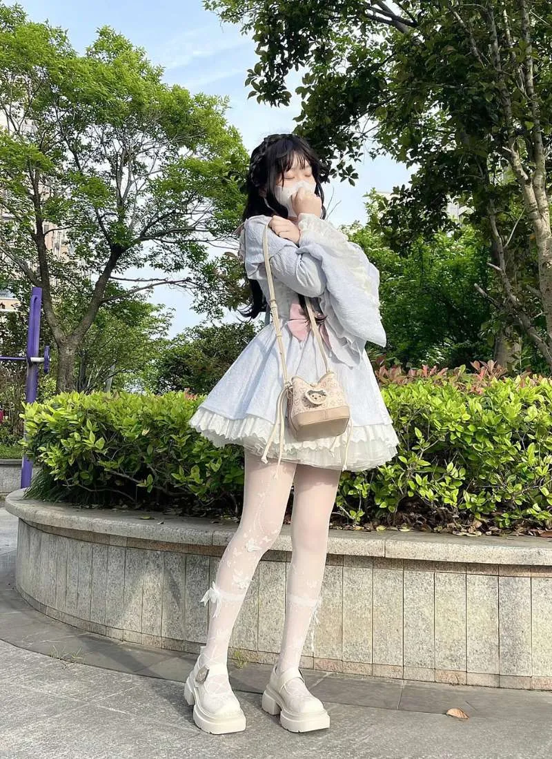 Đầm tay phồng ngọt ngào là item cực kỳ phù hợp để mix chung giày Lolita (Nguồn: Internet)