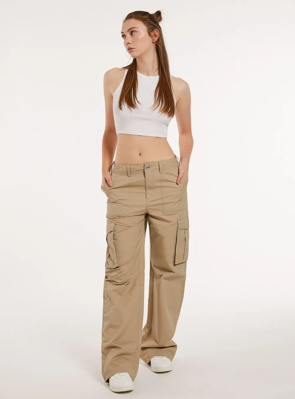 Dáng quần kaki cargo pants nhã nhặn, hiện đại (Nguồn: Internet)