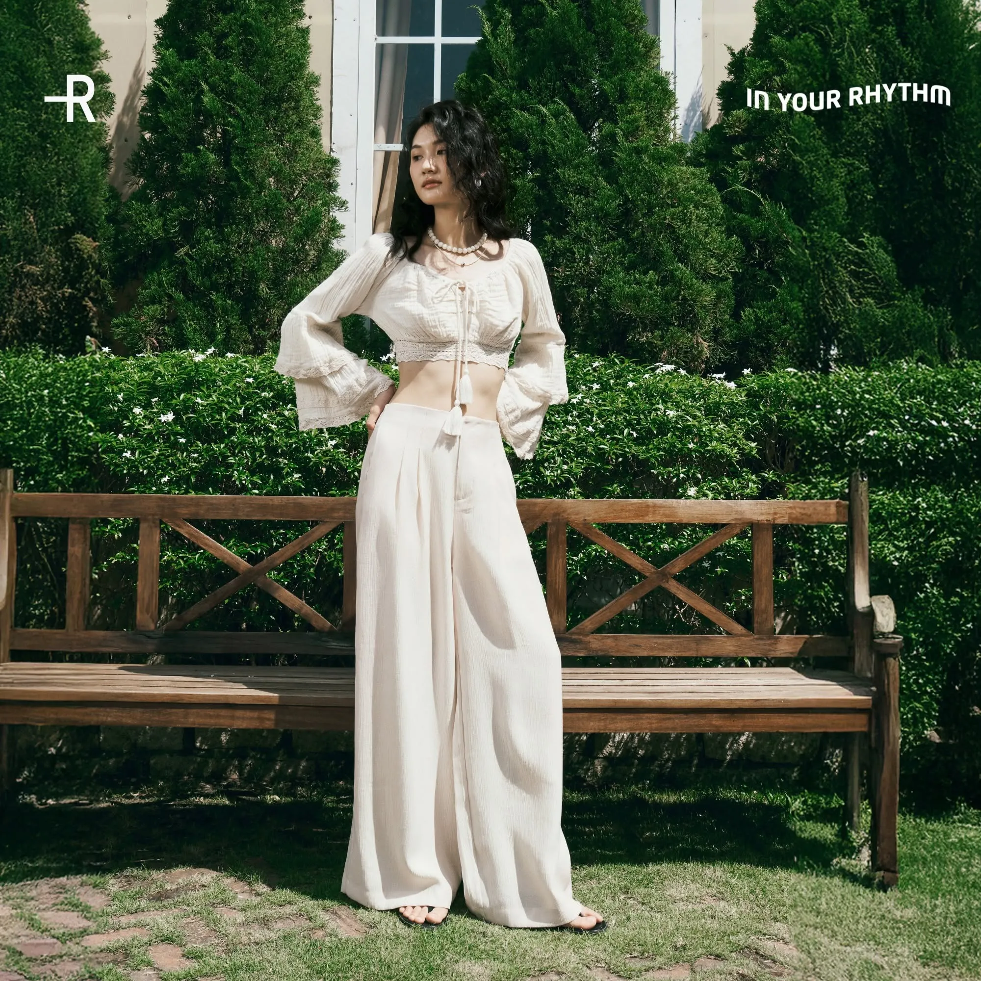 Outfit đi Bà Nà Hills Tank top phối croptop và quần vải ống rộng trẻ trung