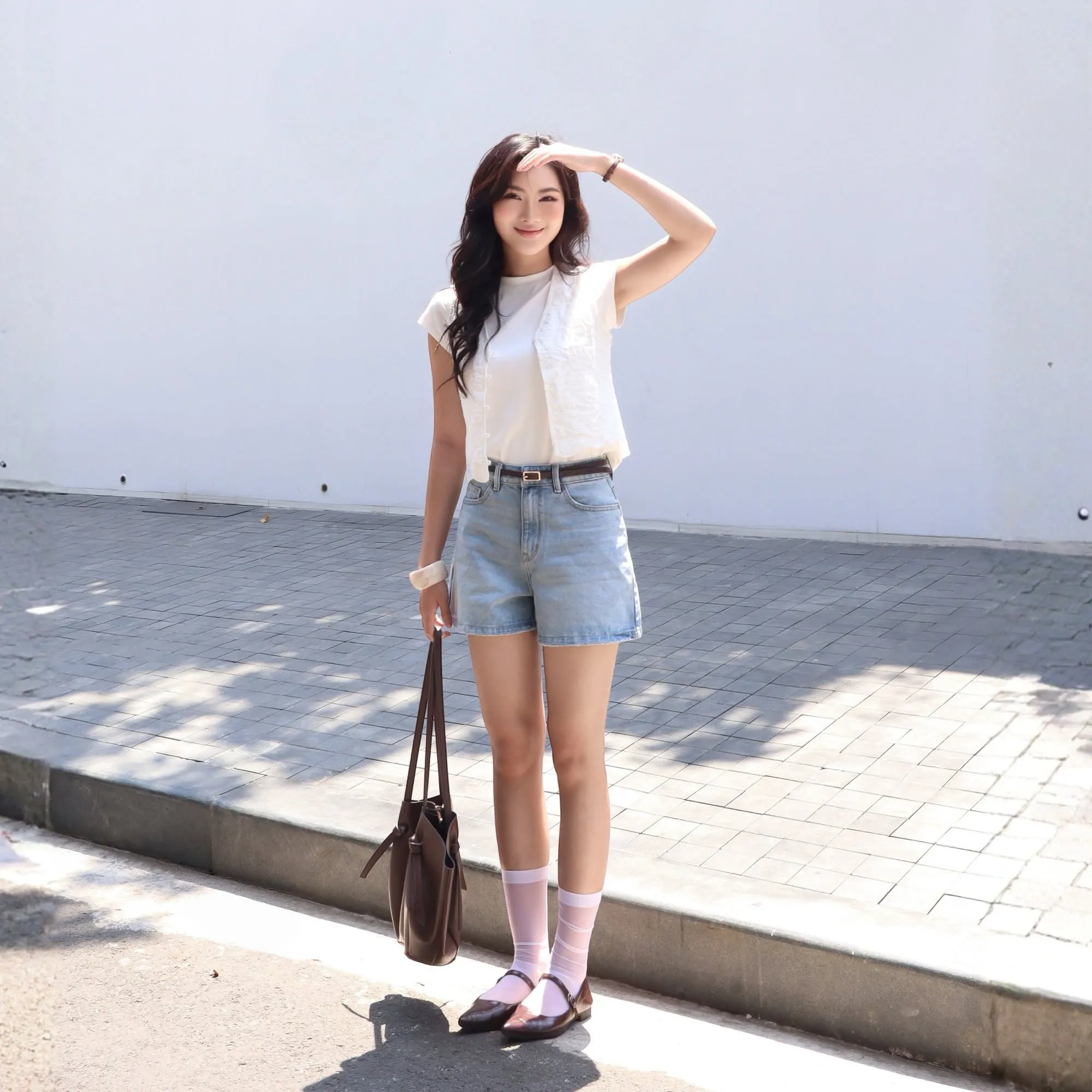 Áo thun phối quần short mang đến vẻ ngoài năng động, thoải mái cho những ngày hè ở Hà Giang