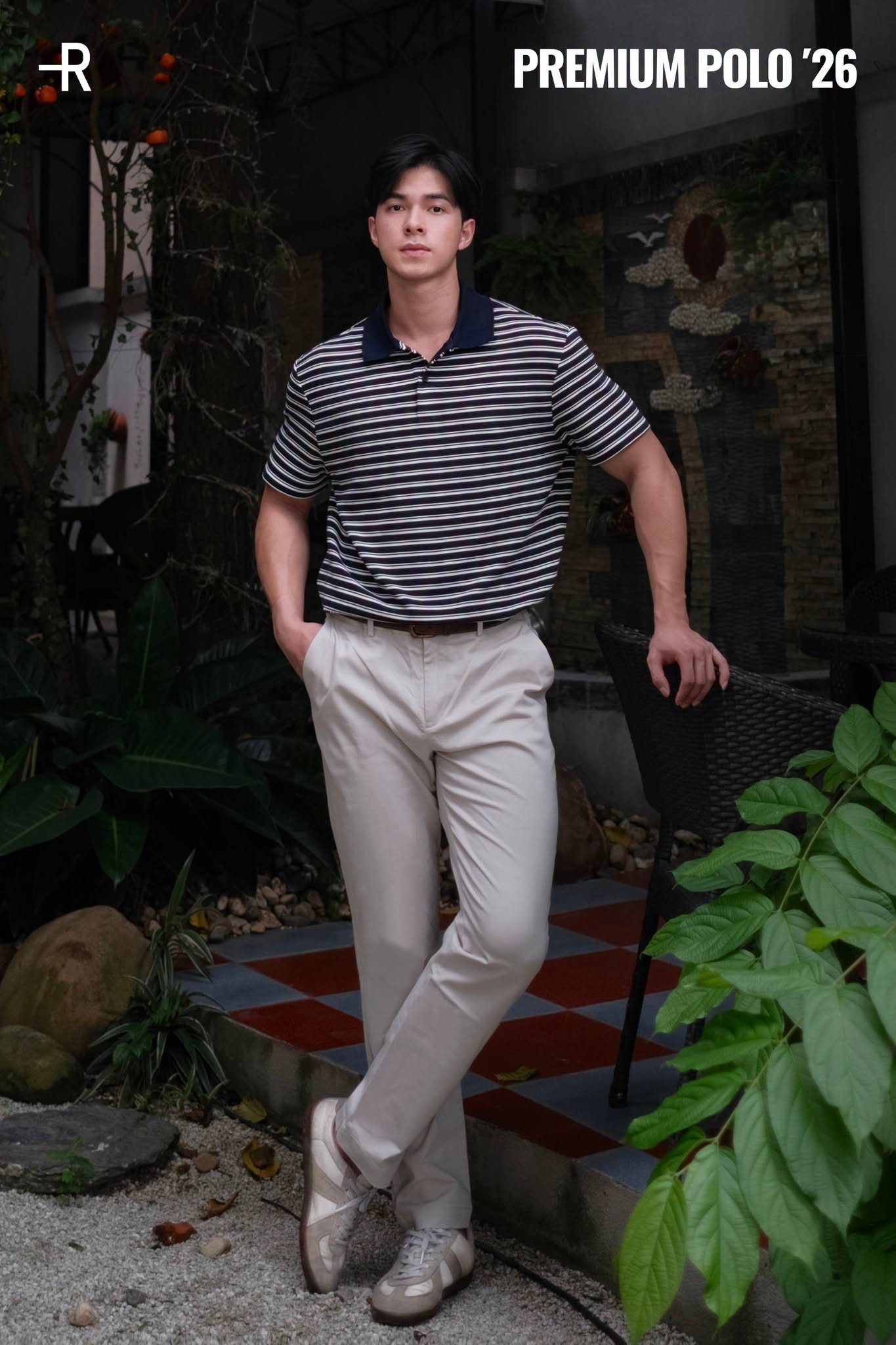 Outfit áo hai dây phối cardigan và chân váy dài mang vẻ nữ tính, thanh lịch