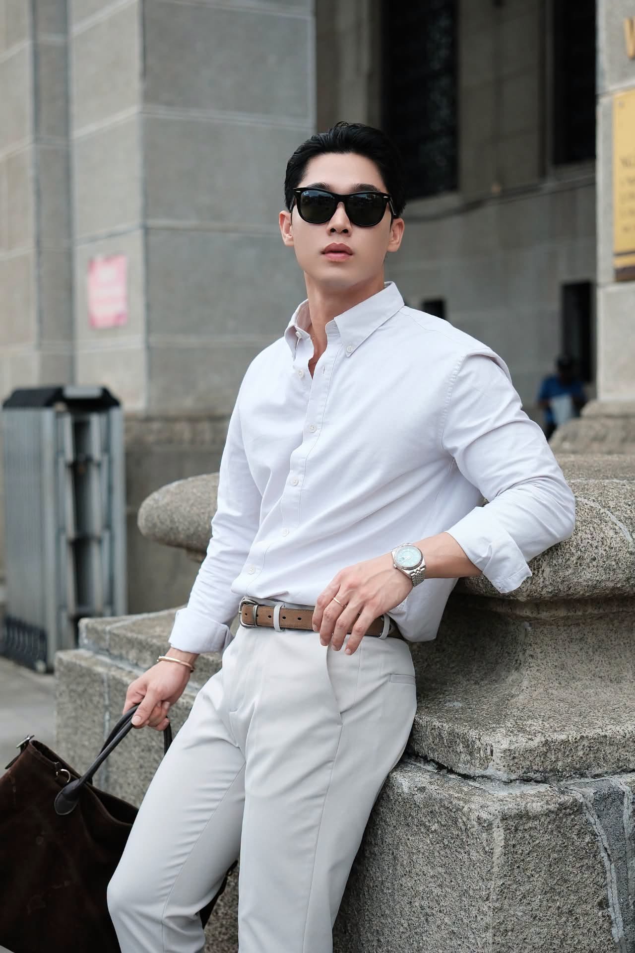 Áo sơ mi phối quần tây và giày da theo phong cách phỏng vấn lịch sự dành cho nam