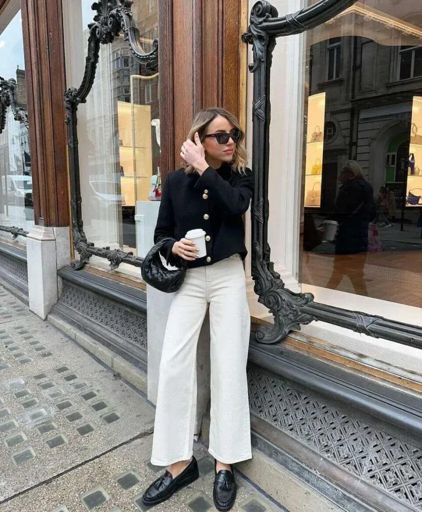 Phối đồ dạo phố thoải mái với tông màu đen trắng basic