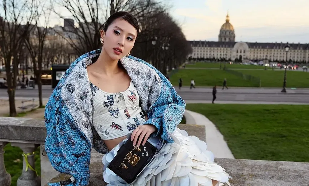 Quỳnh Anh Shyn biến hóa đầy phong cách ở Paris Fashion Week