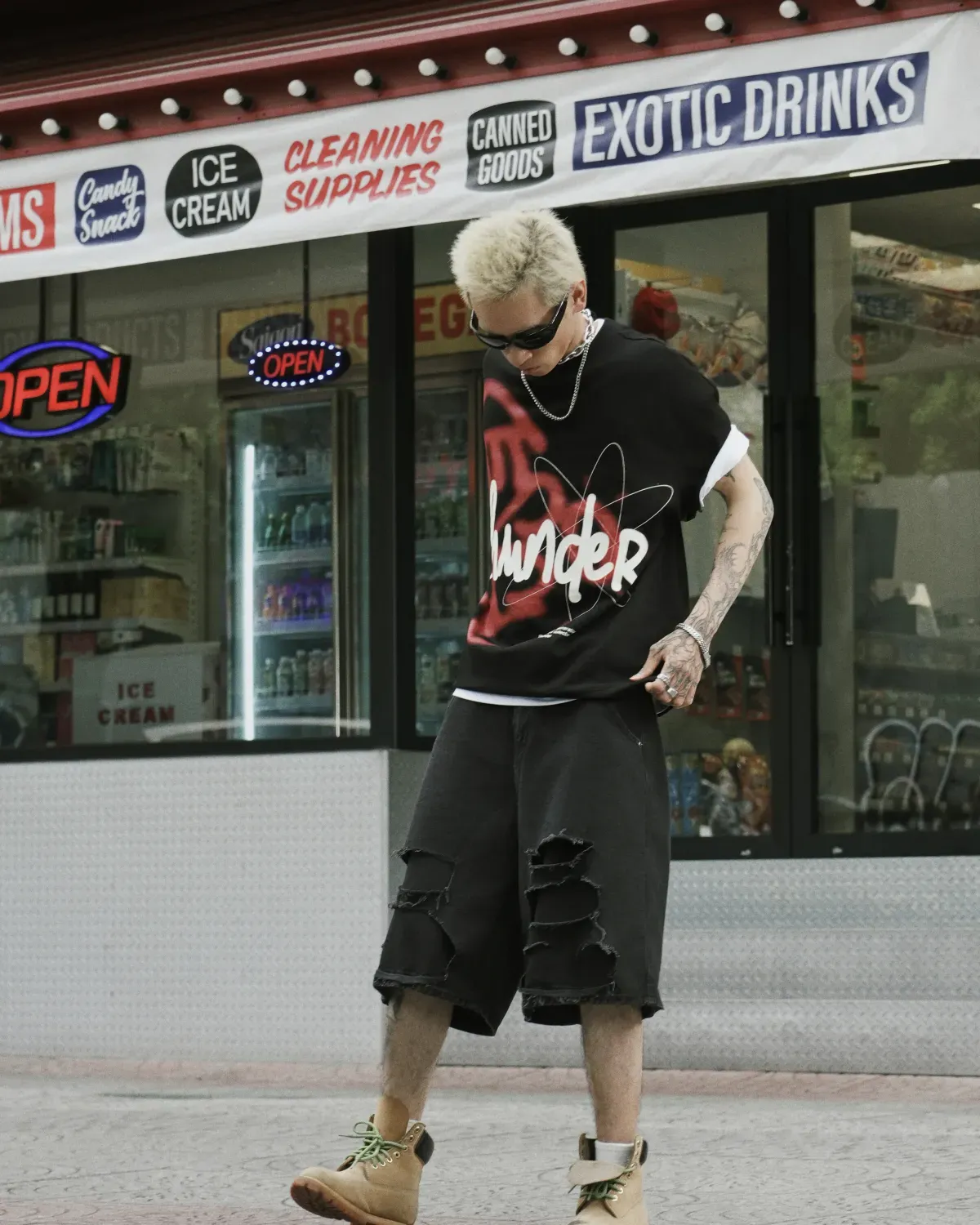 Áo thun Thunder form boxy phối short lửng nam, diện mạo cá tính theo hướng streetwear