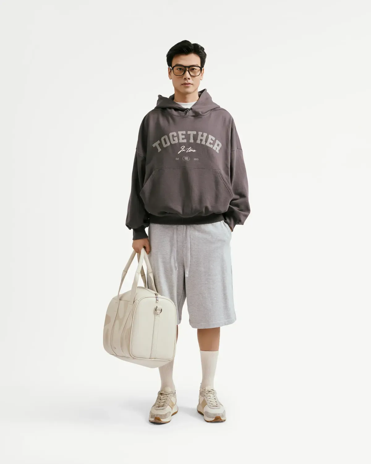 Áo hoodie form boxy phối quần short nỉ phù hợp vận động nhẹ và đi chơi