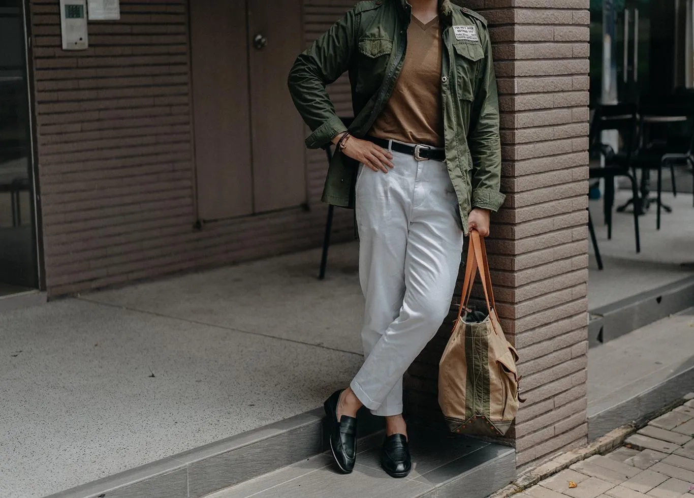 Giày Penny Loafer cổ điển mix cùng áo thun, quần jean năng động (Nguồn: Internet)