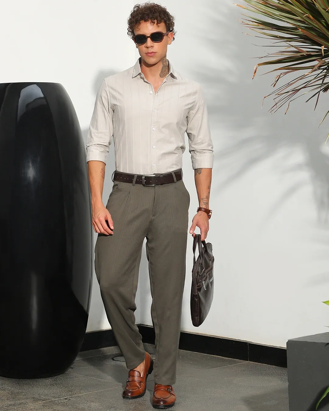 Gợi ý outfit màu xám tro nhẹ nhàng cho nam giới cung Xử Nữ (Nguồn: Internet)