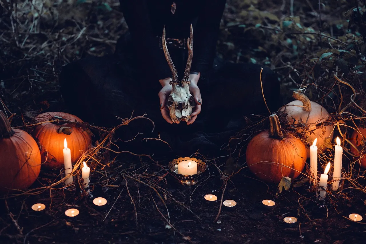 Halloween là ngày lễ bắt nguồn từ phương Tây, mang ý nghĩa tưởng nhớ người đã khuất và xua đuổi tà ma (Nguồn: Internet)