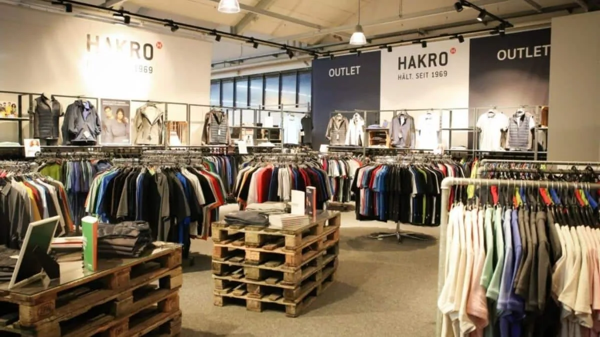 Hàng Outlet là sản phẩm chính hãng được bán ra với giá thấp hơn thông thường (Nguồn: Internet)